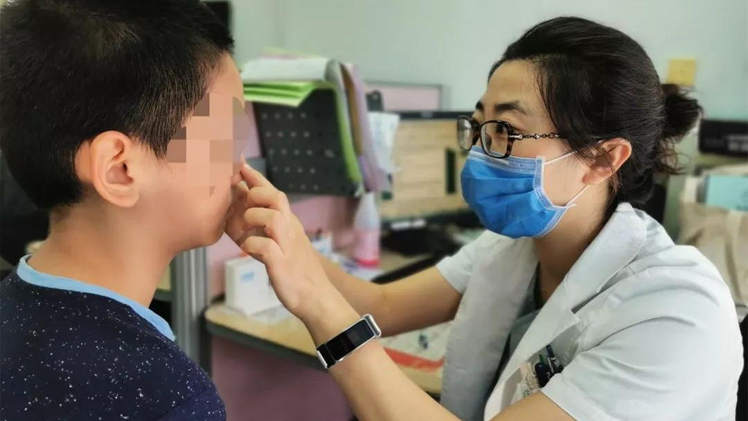 12岁女孩发烧3天以为感冒，竟确诊脑炎！医生提醒：早期信号别错过