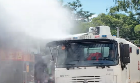 武警出动高压水炮车硬核助力清淤