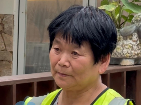 偶遇即兴唱作人，想送歌给儿子……哪个妈妈不想念离家的孩子呢？