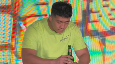 青岛国际啤酒节酒王争霸赛，惊现“黑马”！莱州小伙用2秒78完成炫瓶