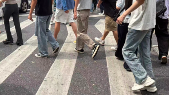 夏天来了却没人穿凉鞋了：凉鞋真的已经“凉”了吗？