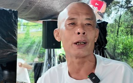 莫氏鸡煲老板晒账本回应倒闭：每天都这么好生意