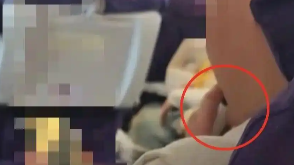 男子在吉祥航空班机上吸食‌电子烟‌，航司报警：涉事旅客被机场公安带走调查