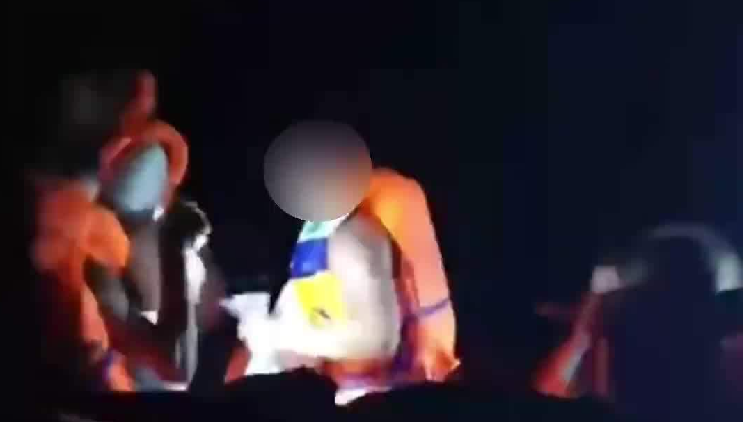 中国游客讲述印尼沉船逃生经历：乘漏气救生筏黑暗中漂流至凌晨