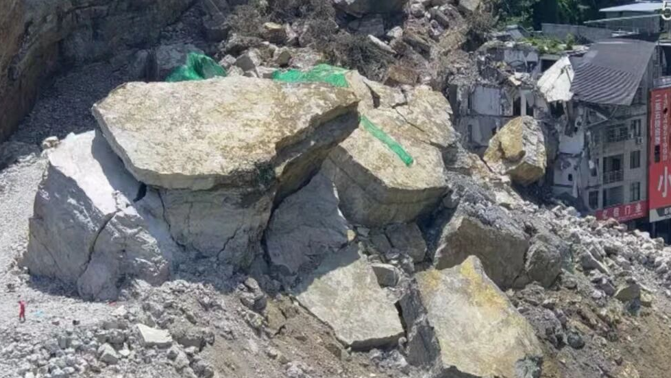 彭水山体崩塌巨石新一轮爆破成功