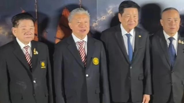 泰国前首富现身《给阿嬷的情书》泰国首映礼
