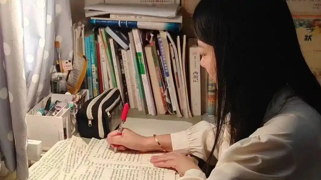 41岁女子为鼓励女儿考上985研究生