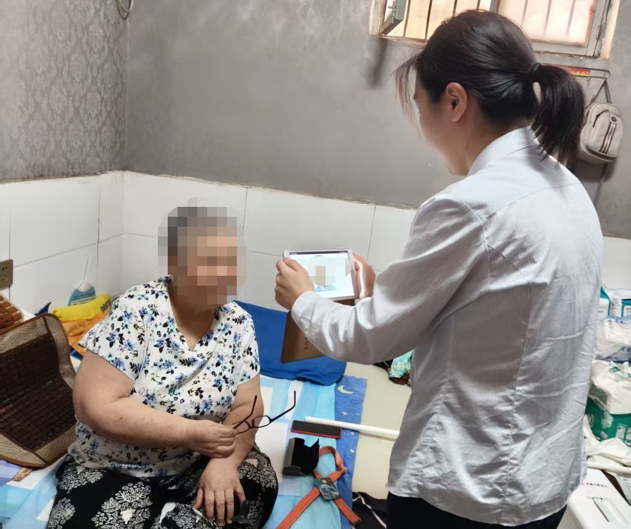 工行周口川汇支行：高温上门解难题 金融服务更贴心