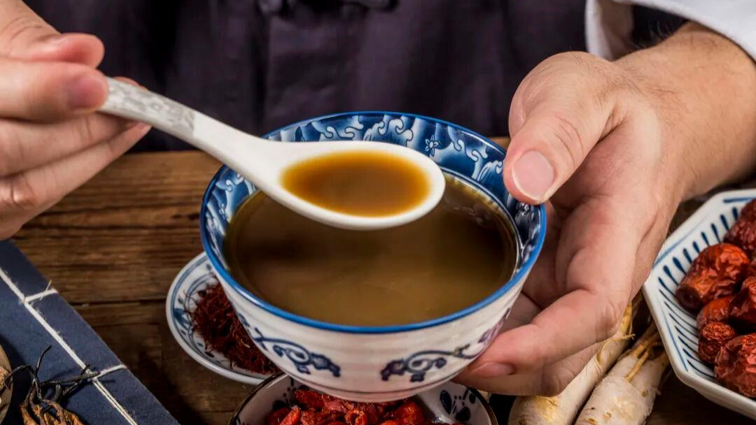 吃药前少了这一步 不仅白吃还伤身