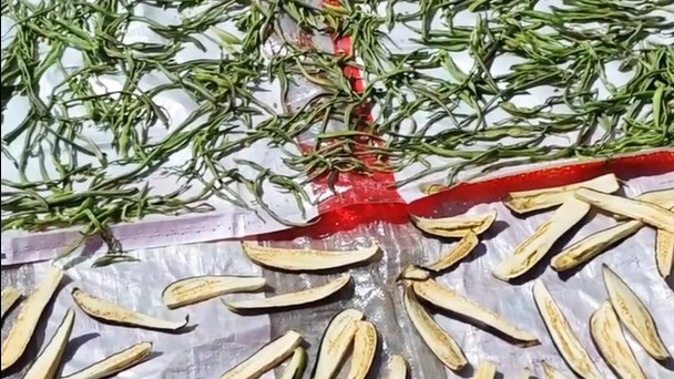 女童扒倒货架被砸中头部,家长:医院拍了CT,万幸没伤到头骨