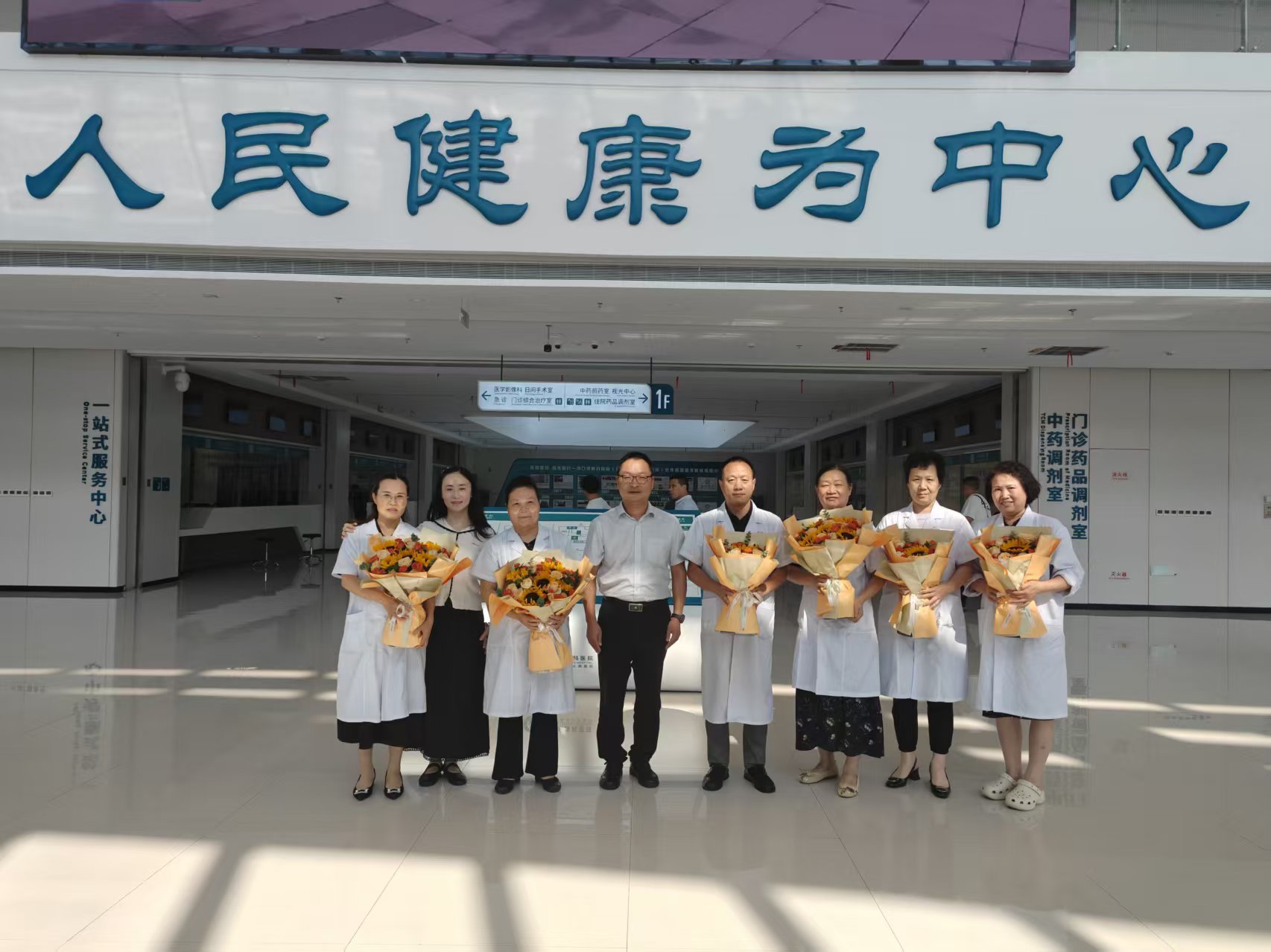 工行周口东城支行开展医师节慰问活动