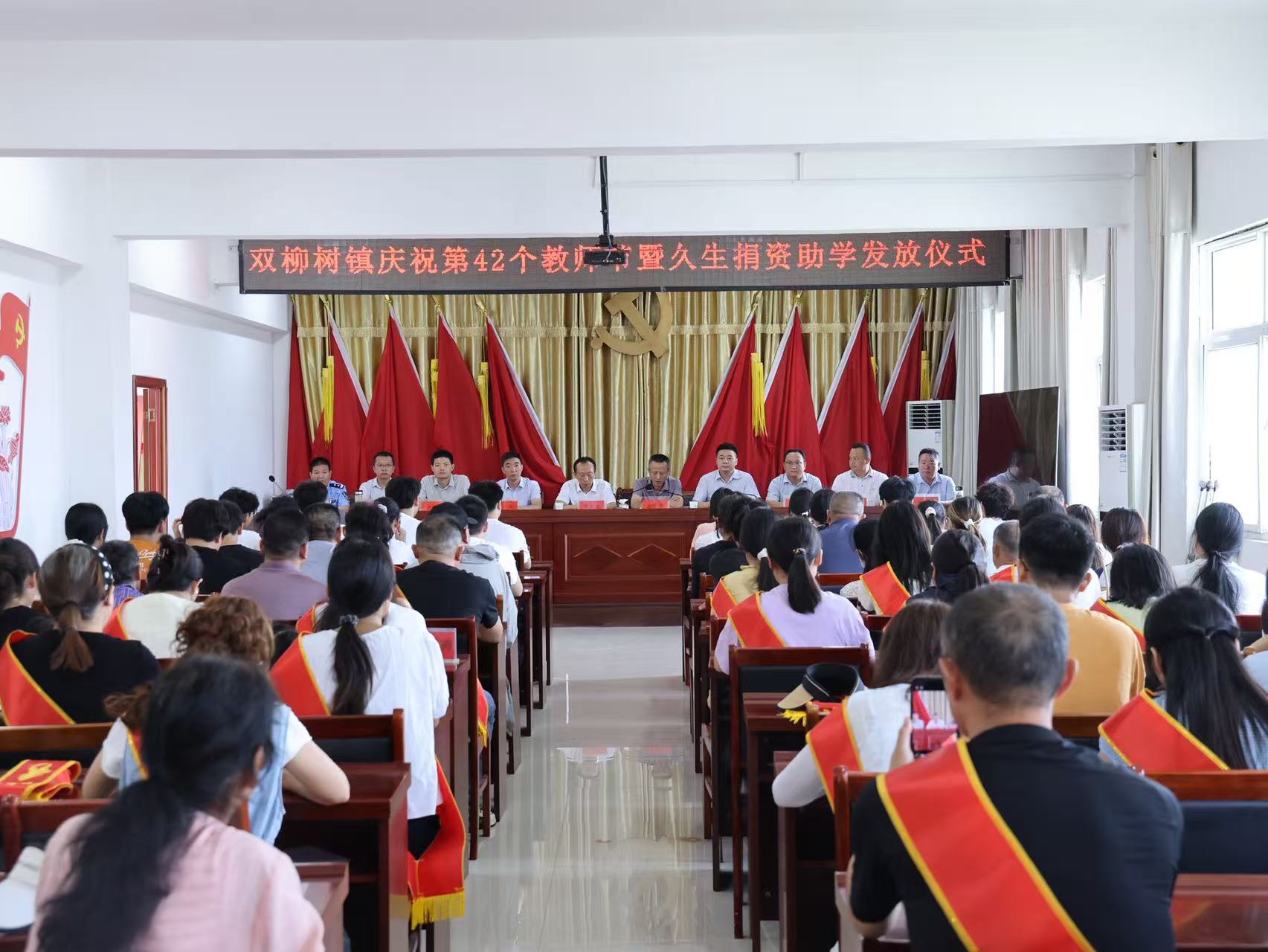 二十九载助梦学子 情系桑梓润泽教育