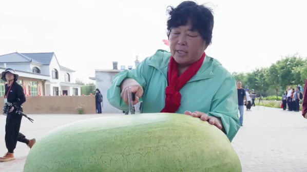 在殷玉珍家吃到一个大瓜，是什么体验