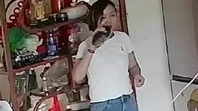 女子喝冰冻可乐瞬间满嘴血 喉咙受伤并出现胃痛