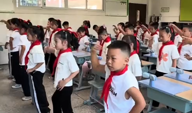 小学生的“开学作业”展示，网友：孩子们跳得好带劲呀！