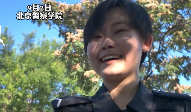 北京警察学院开学发小狗了，一人喜提一只警犬