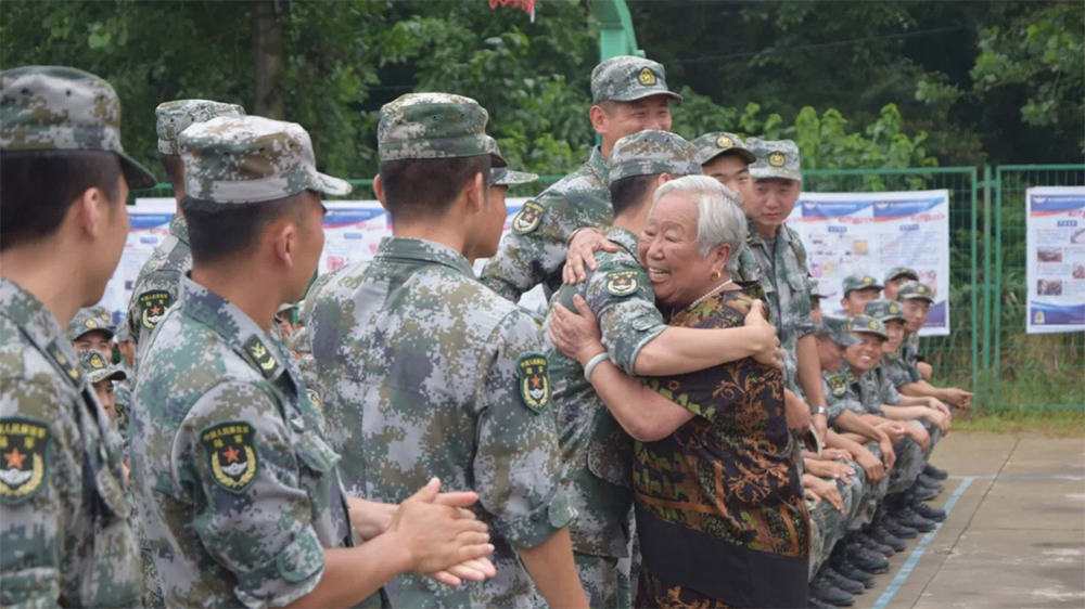 确山八旬 “兵妈妈” 吴秀珍：六十载初心不改 浓浓大爱暖军营
