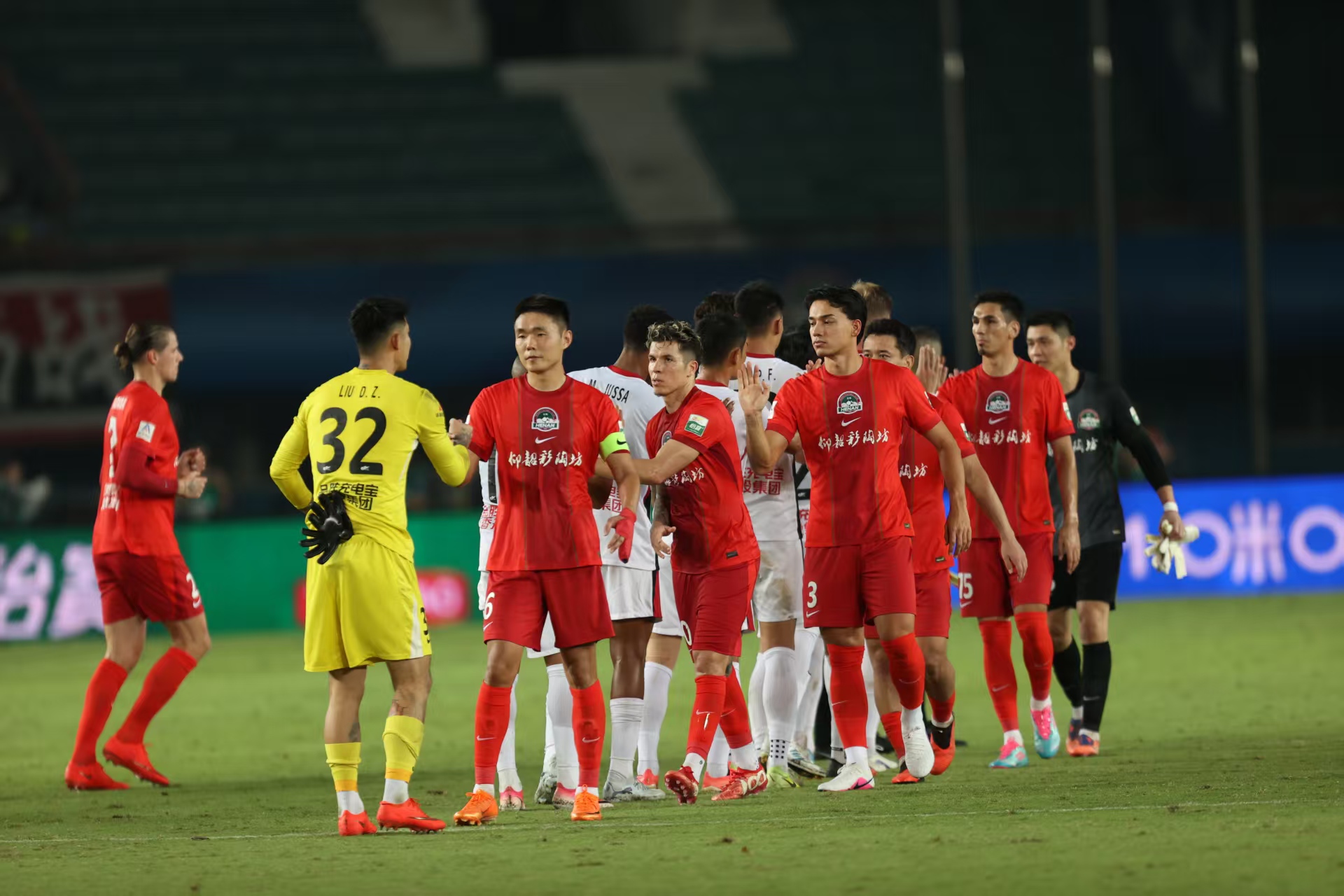 0-0闷平！河南队主场硬刚成都蓉城，蓉城提前4轮夺冠梦碎