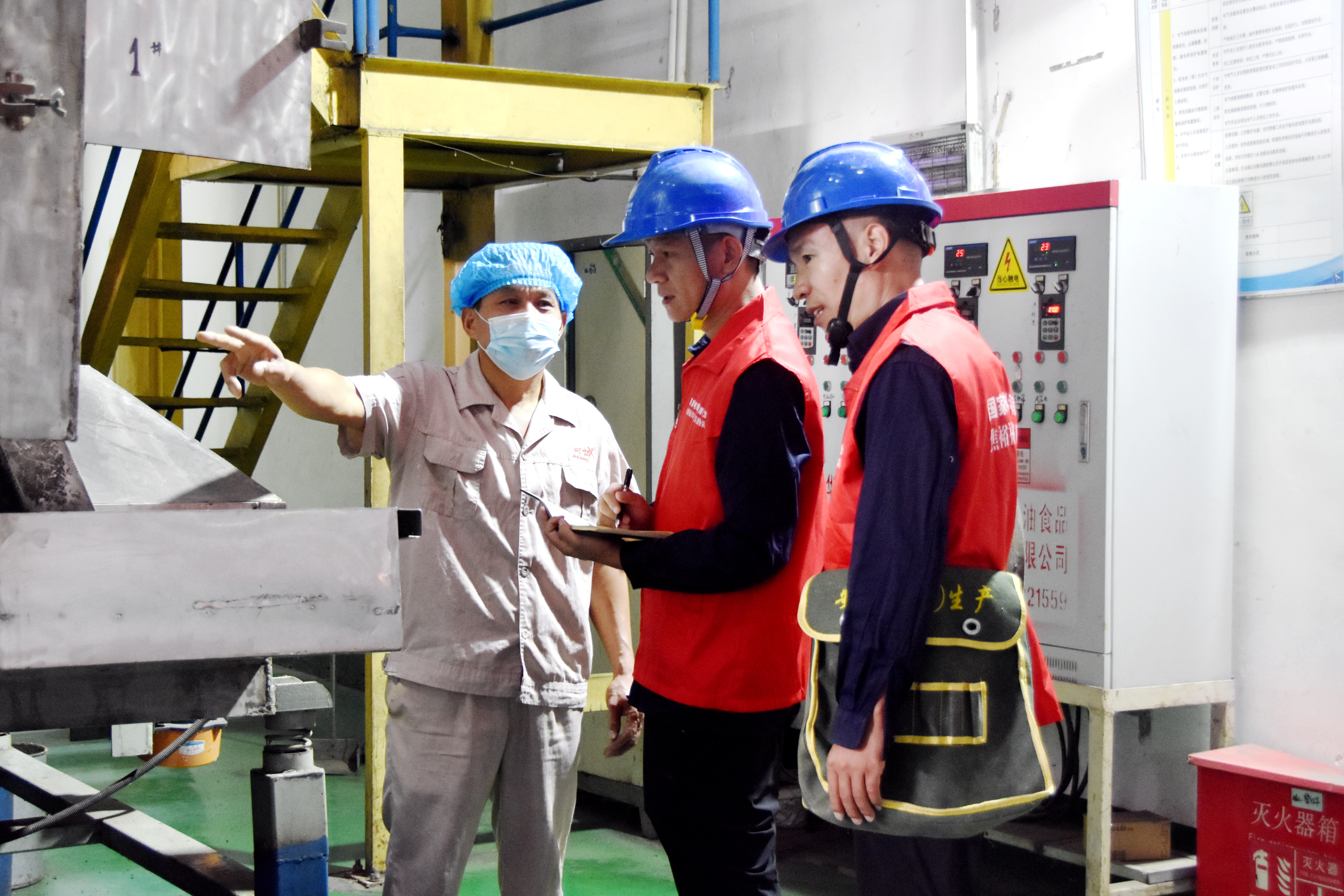 国网平舆县供电公司：上门服务查隐患 护航企业保安全