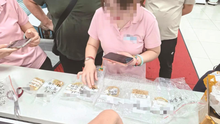快递员弄丢价值65万元黄金，4天后才发现并报警，警方在一处墙缝中找到