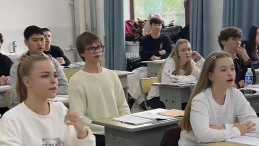颜值太能打！黑河技师学院迎来大批俄罗斯留学生