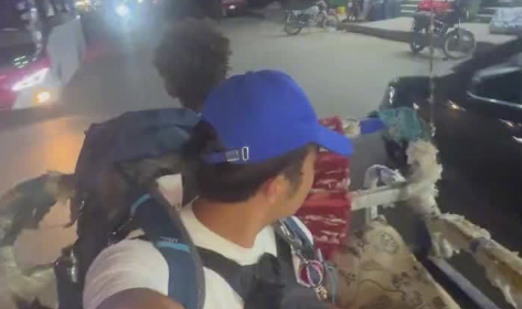 男生4次考公失败后花2万2旅行6国，妈妈寄语：老娘扛你看世界你替老娘圆梦