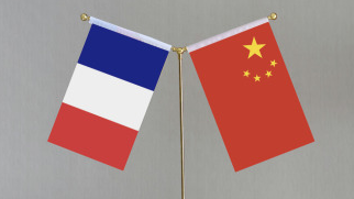 王毅同法国外长巴罗通电话
