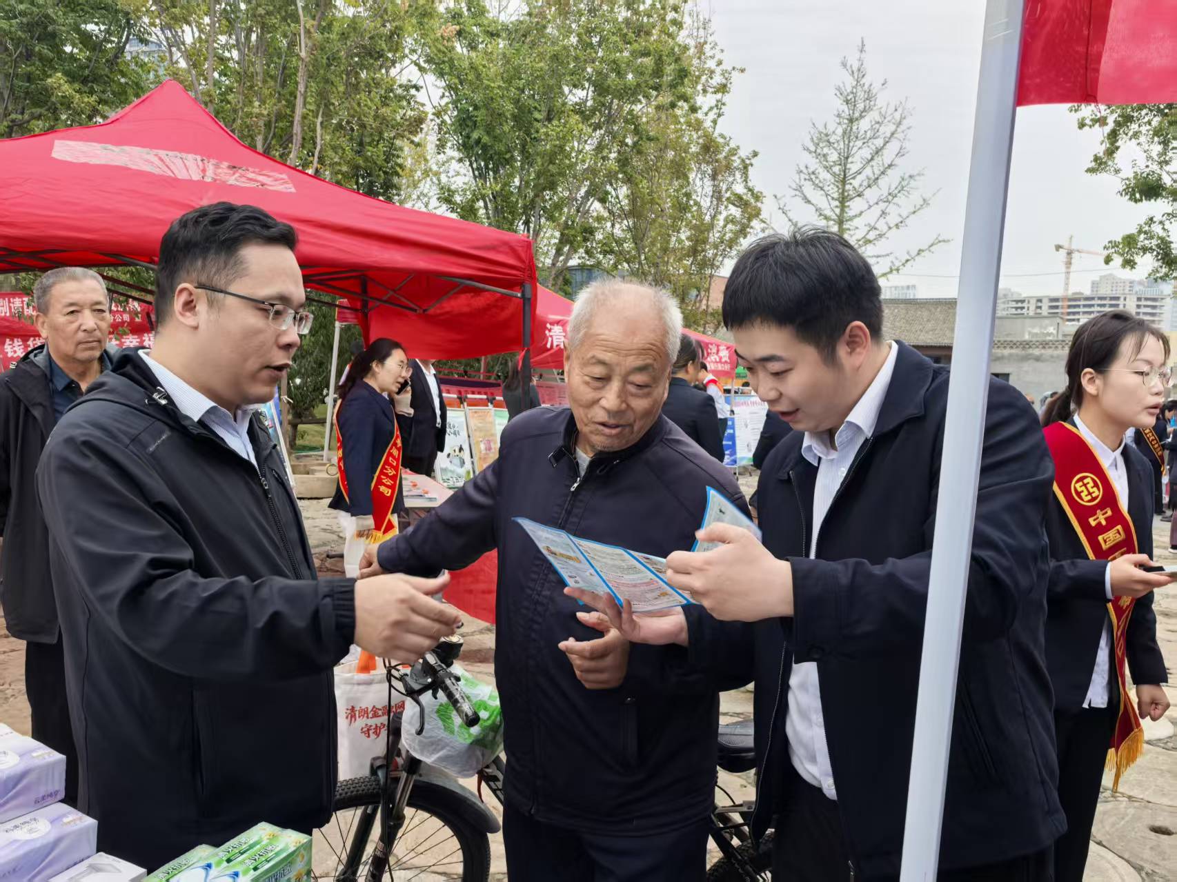 工行周口分行开展金融教育宣传周活动