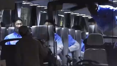 国乒队启程出征亚运会，马龙凌晨4点给国乒送行！临下车一步三回头挥手告别