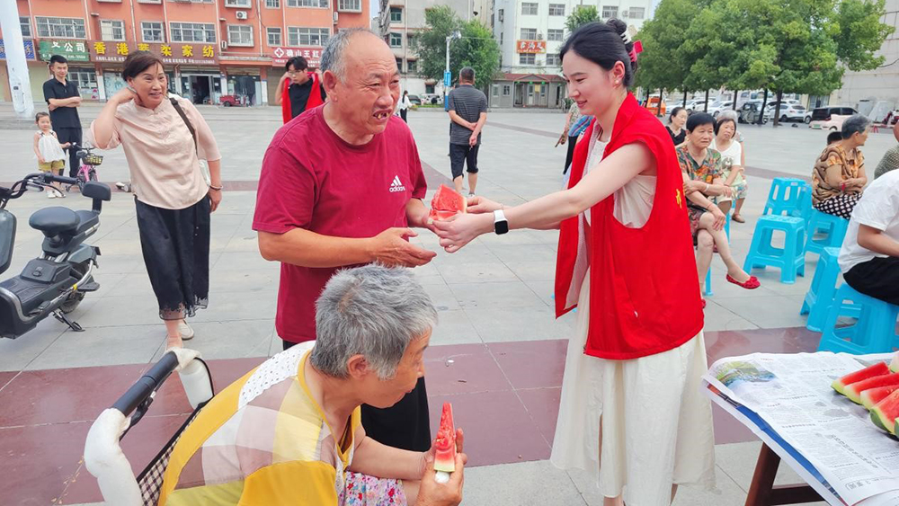 确山生产街社区张佳庆：一腔温情暖街巷