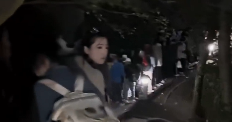 华山缆车人满为患被质疑超负荷，景区：不存在超负荷，游客都安全送下山了