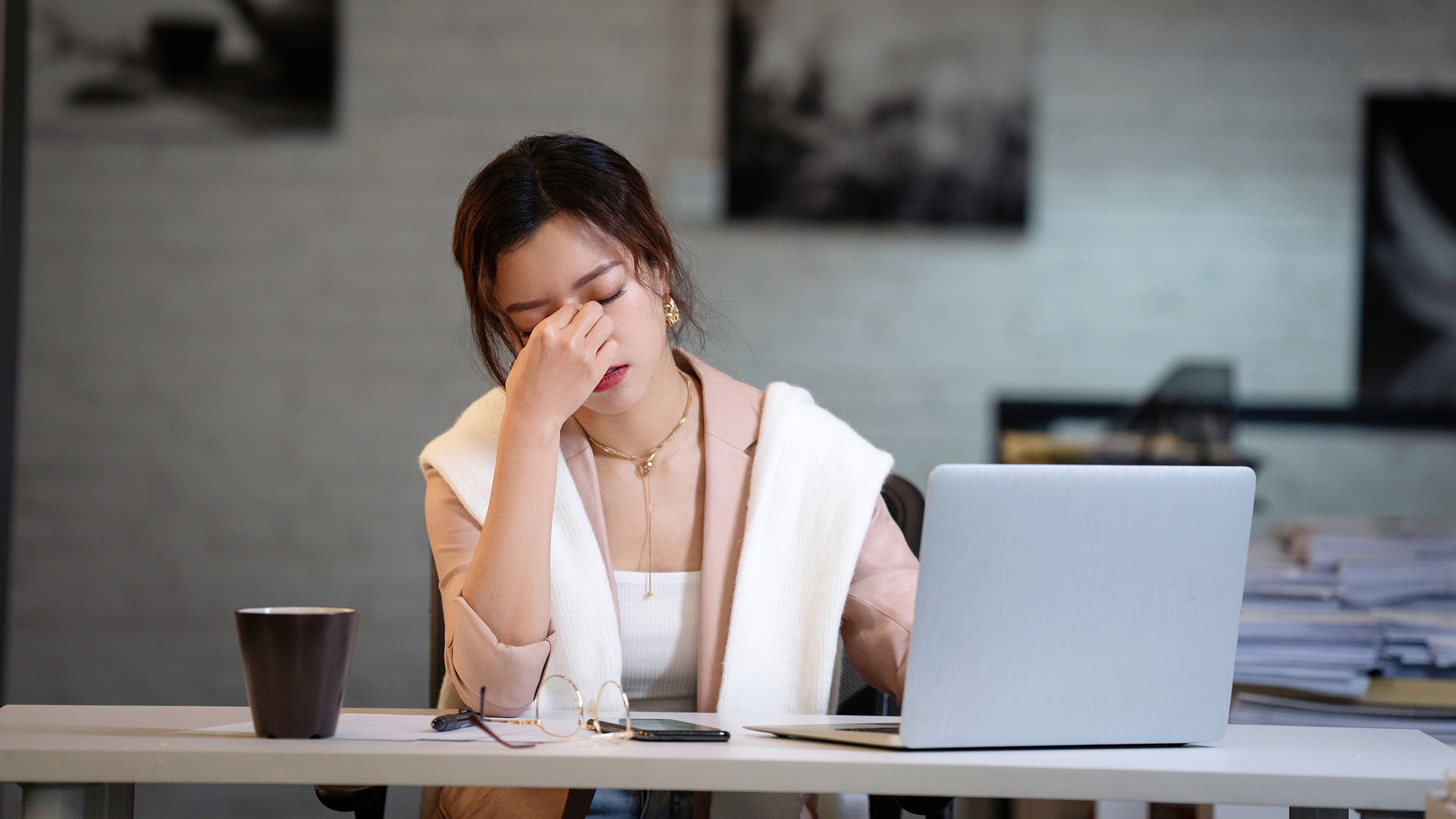上班会使人变丑？28岁女子新入职场三个月出现怪症状，医生提醒