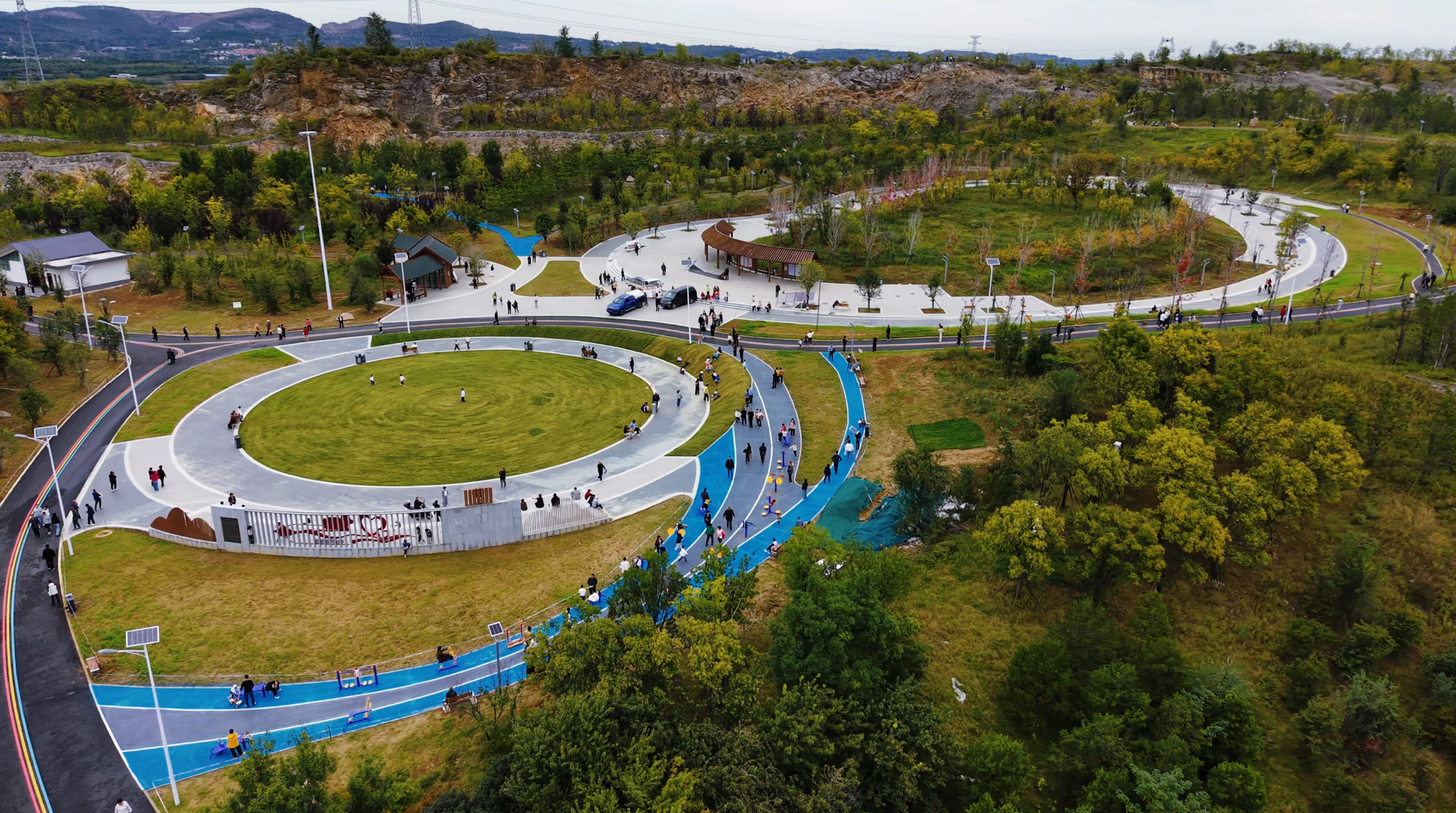废矿山蝶变城市后花园！新密战鼓山慈善生态公园正式开园