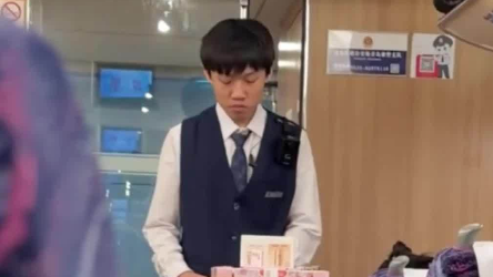 实习生误认乘客为领导紧张到结巴，乘客暖心鼓励